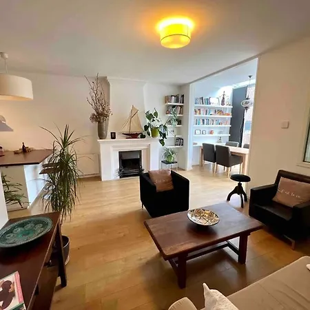 Amazing Location - Loft In Center